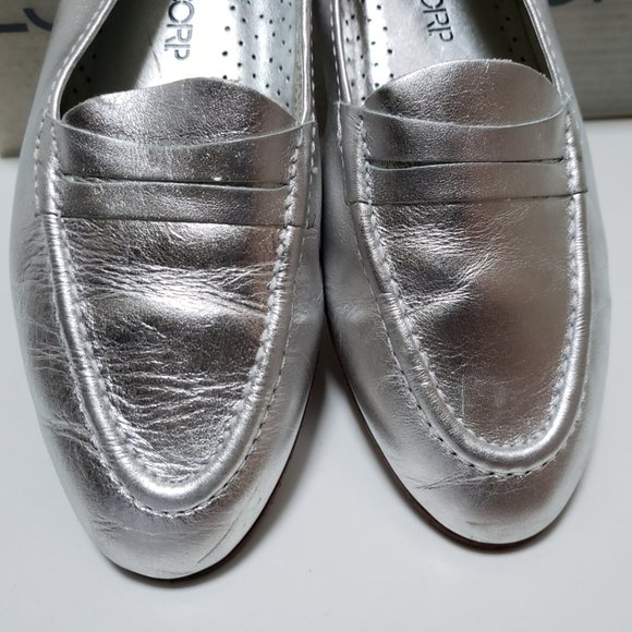 Esprit de Corp Women's Silver Leather Loafers 6.5B - Picture 10 of 11